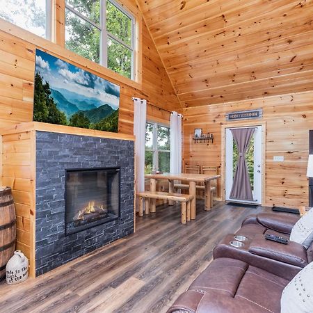 Fully Loaded Cabin In Heart Of Pigeon Forge Exterior photo