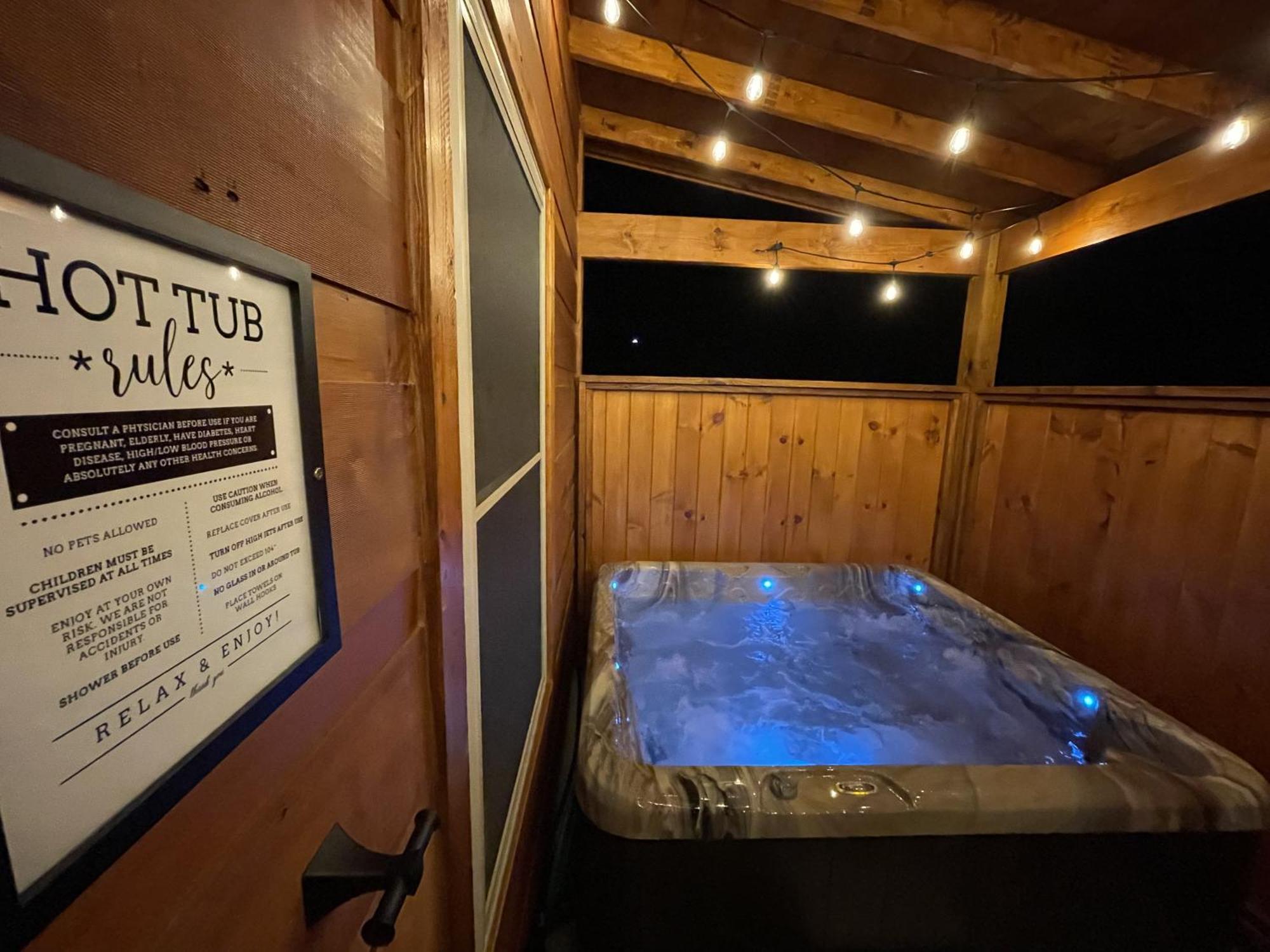 Fully Loaded Cabin In Heart Of Pigeon Forge Exterior photo