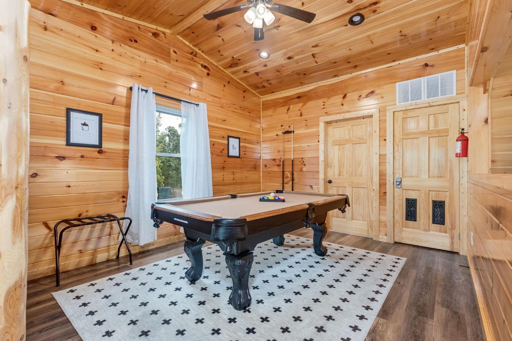 Fully Loaded Cabin In Heart Of Pigeon Forge Exterior photo