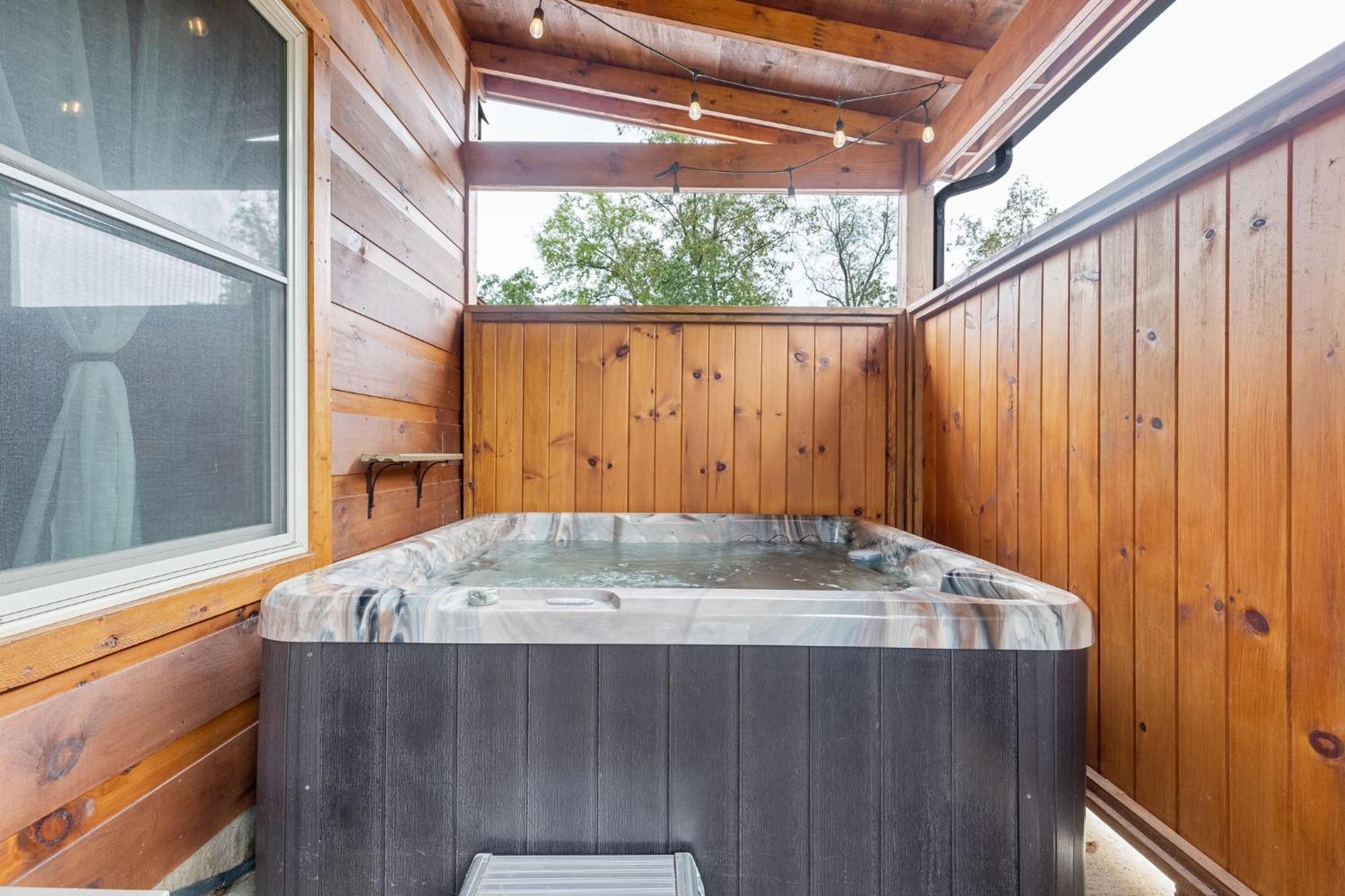 Fully Loaded Cabin In Heart Of Pigeon Forge Exterior photo