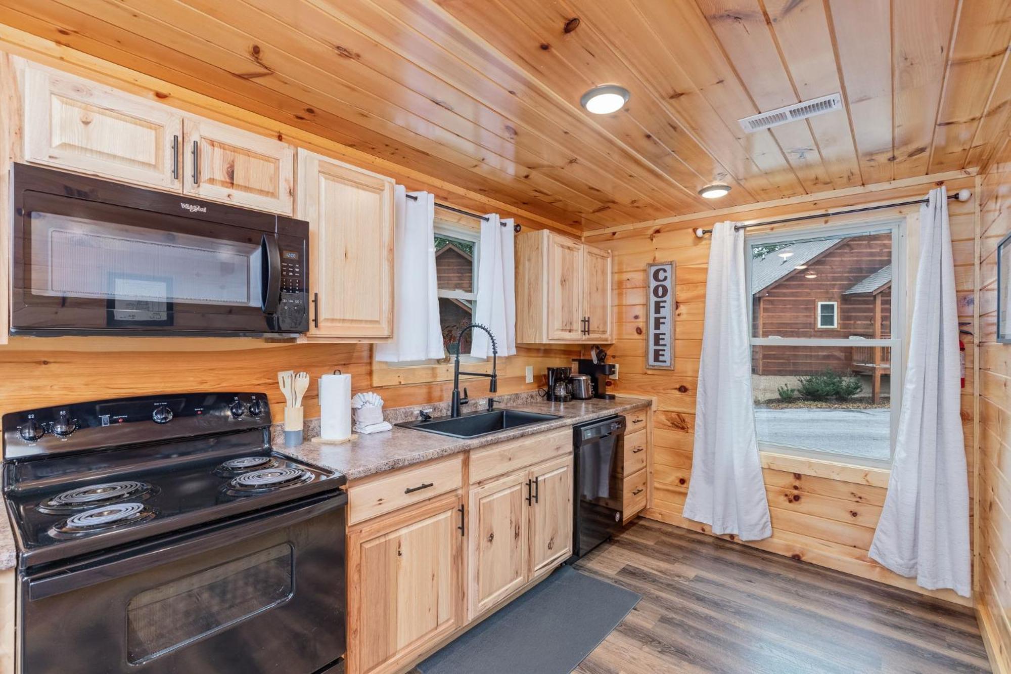 Fully Loaded Cabin In Heart Of Pigeon Forge Exterior photo