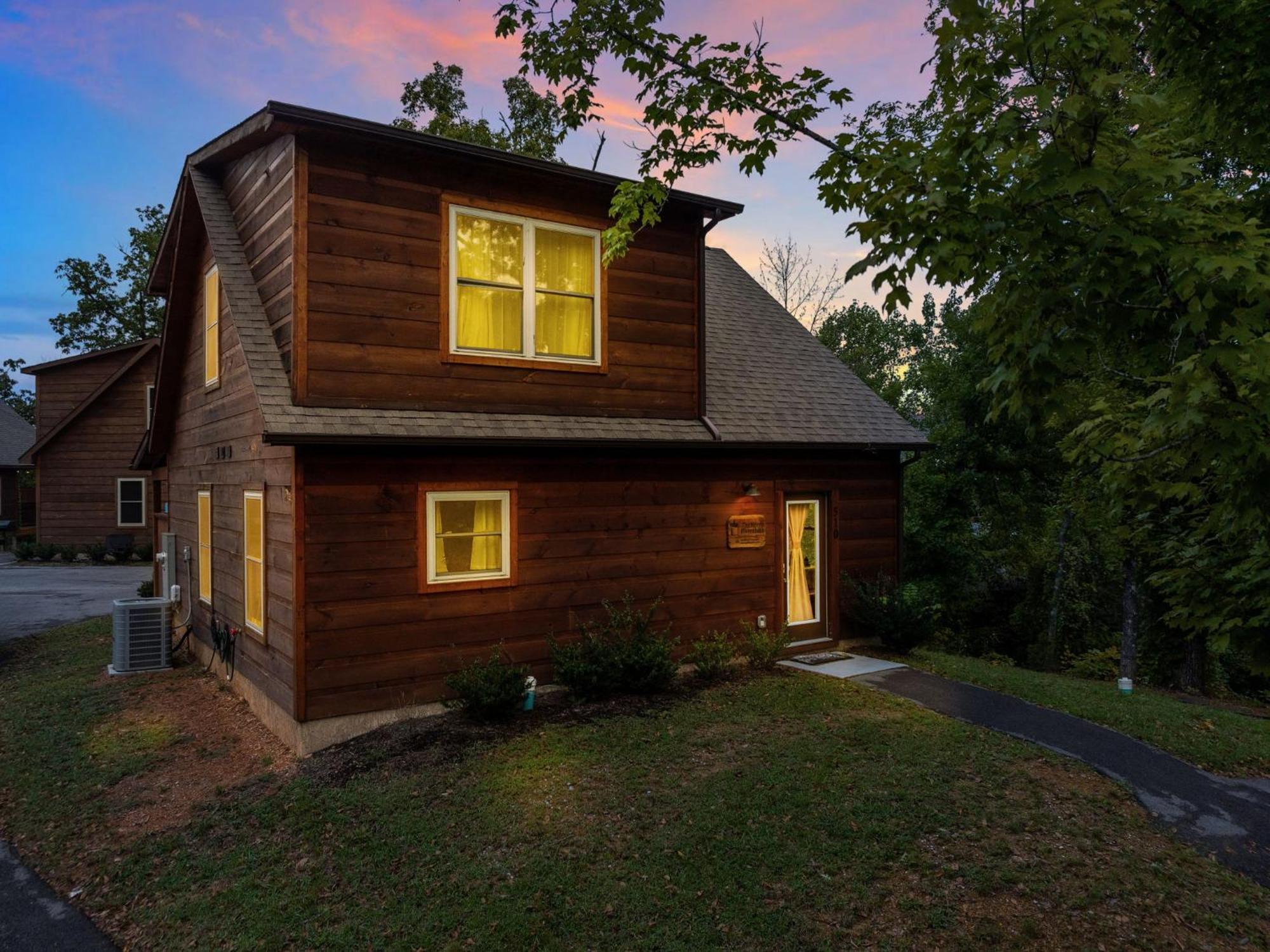 Fully Loaded Cabin In Heart Of Pigeon Forge Exterior photo